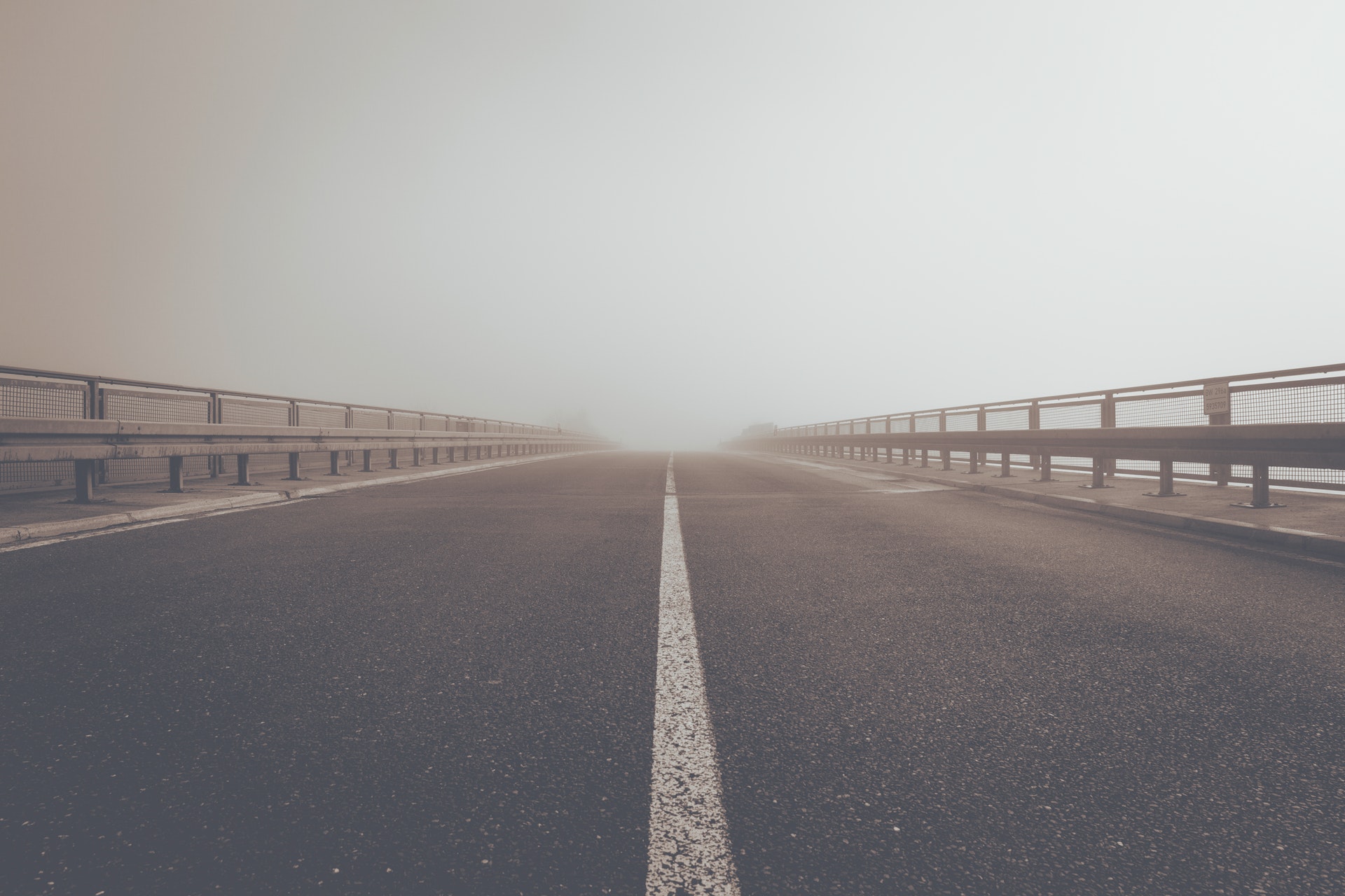 Strada grigia, sempre uguale a se stessa